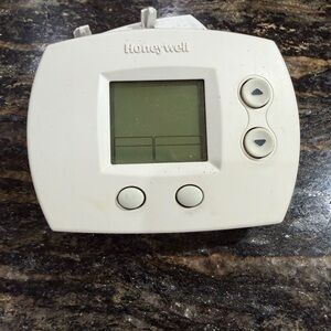 Honeywell White Digital Thermostat